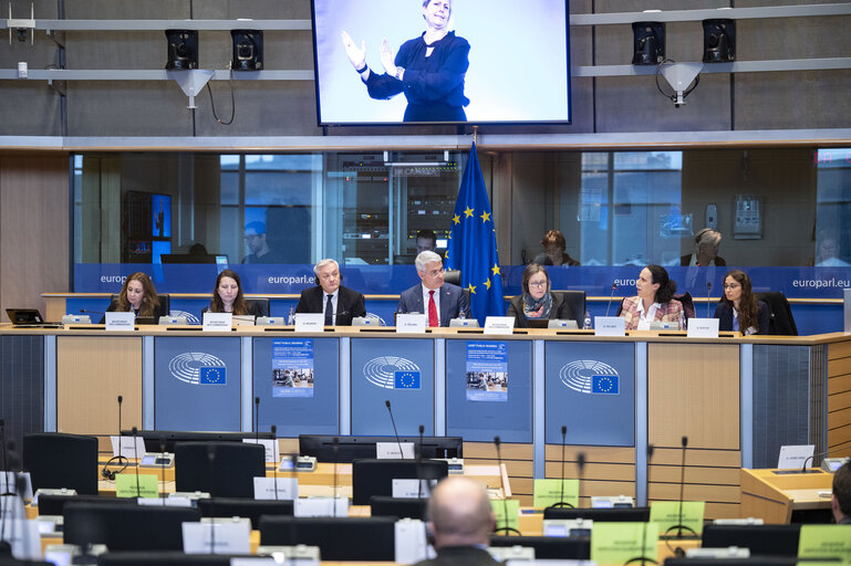 Sara Rocha na sessão no Parlamento Europeu